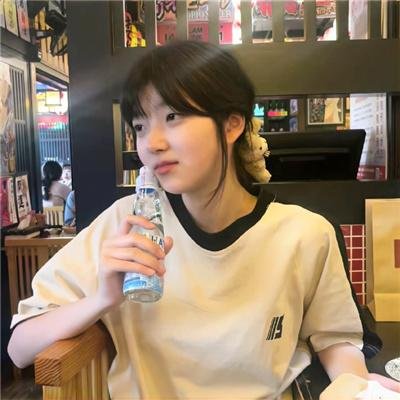笼中女